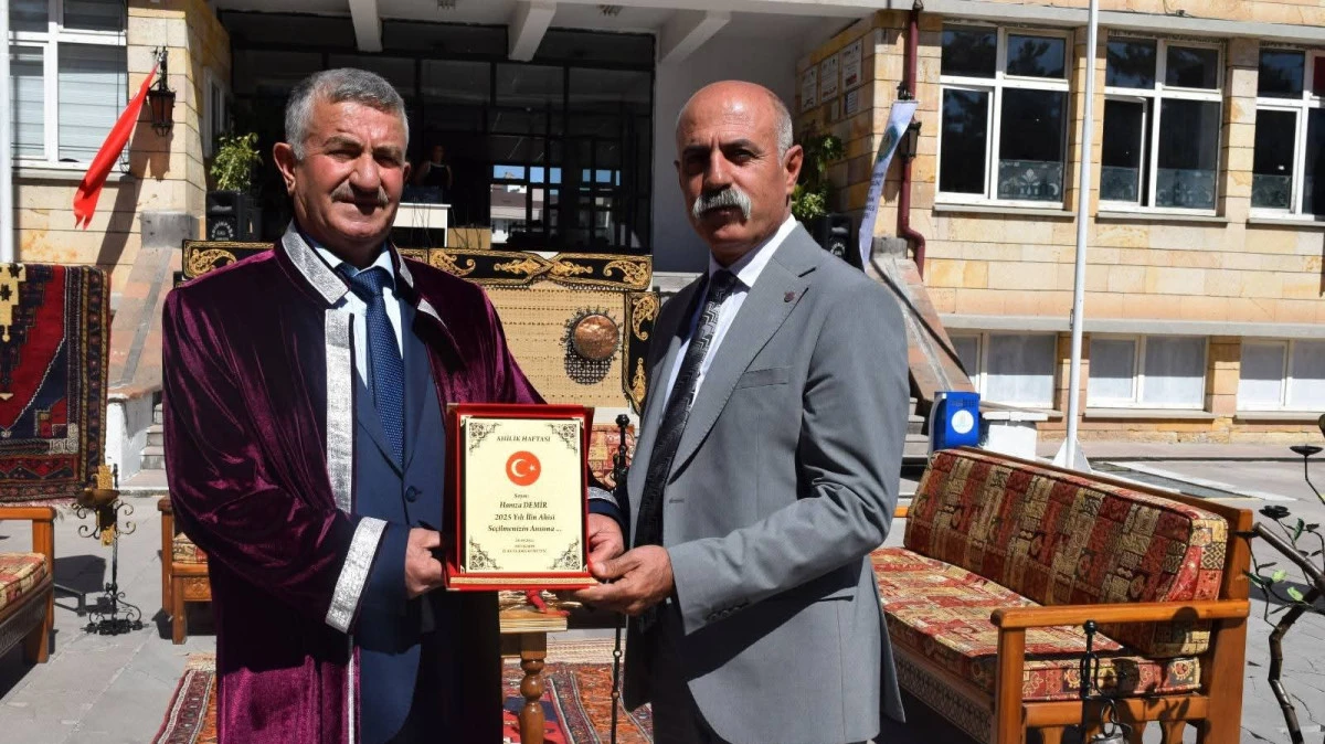 Avanos’ta Ahilik Haftası: Esnaf Hamza Demir’e Kaftan Giydirildi