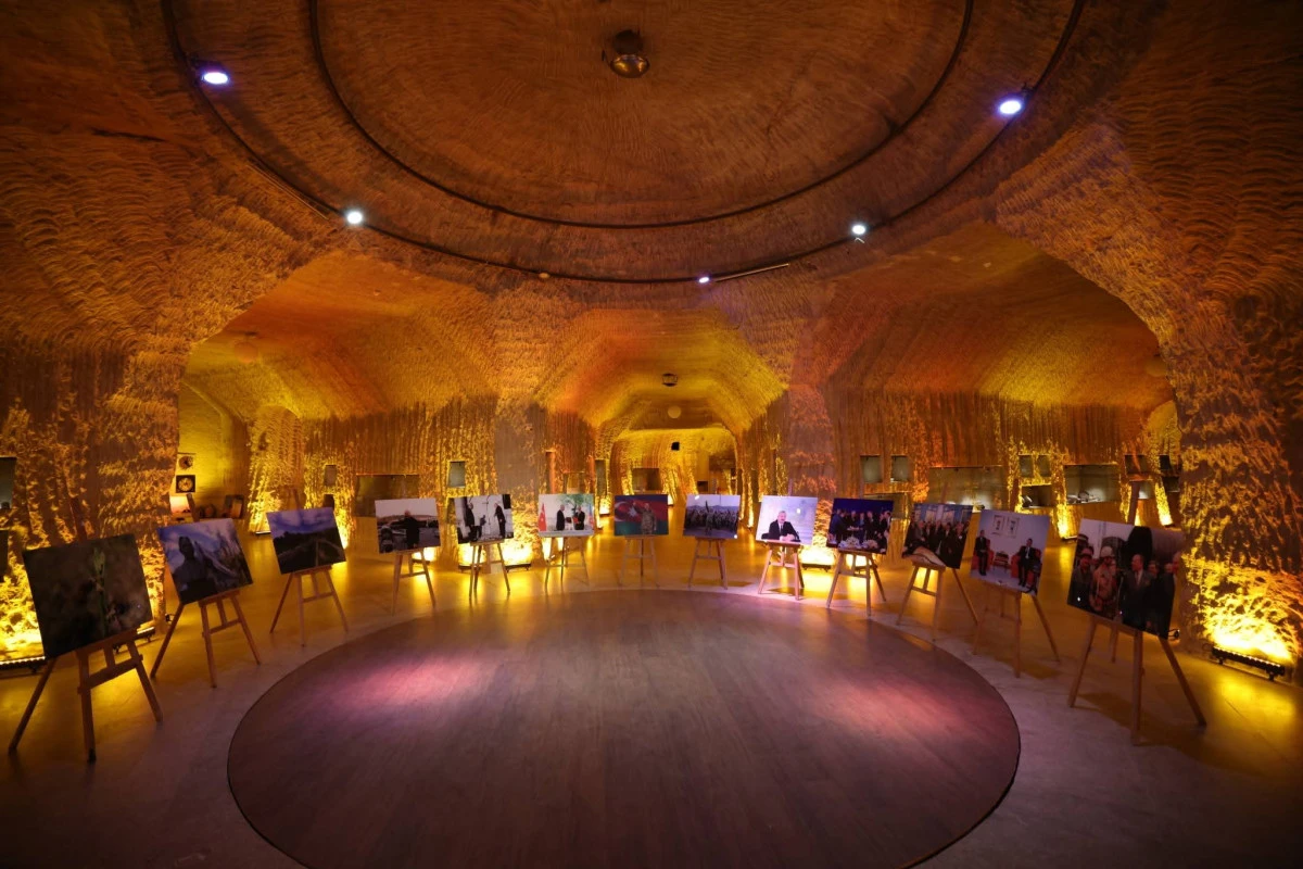 Azerbaycan Milli Kurtuluş G&uuml;n&uuml; Sergisi A&ccedil;ıldı