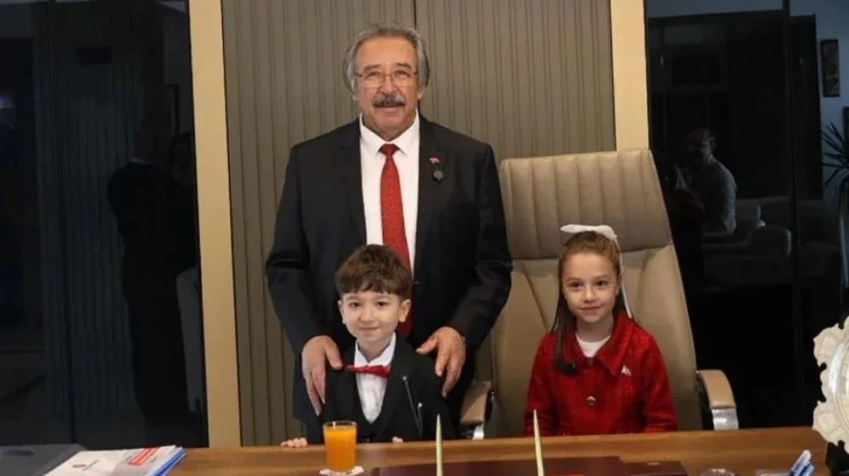 Başkan Sarıtaş Koltuğunu 23 Nisan&rsquo;da &Ccedil;ocuklara Devretti