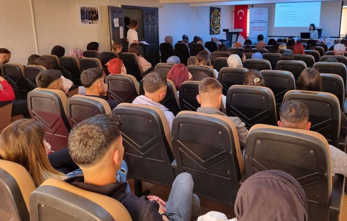 Bu Söyleşi Gençlerin İyiliğine...