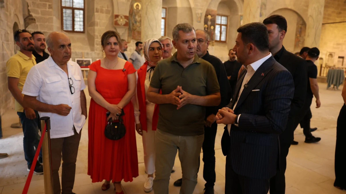 Kapadokya Fotoğraf Yarışması Sergisi Açıldı: Arı'dan Renkli Açılış