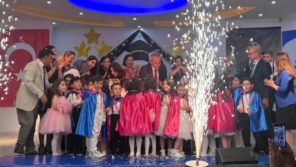 Minik Kardelenlerden Renkli Gösteriler ve Mezuniyet Sevinci