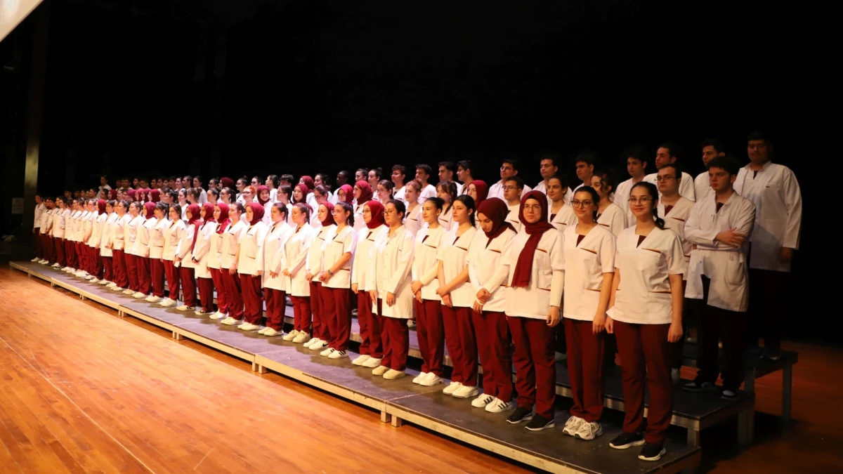 NEV&Uuml;&rsquo;l&uuml; Geleceğin Hemşireleri &Uuml;niformalarını Giyerek Mesleklerine İlk Adımlarını Attı