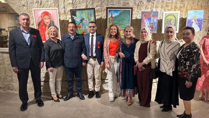 Sağlık&ccedil;ı Ressamlar Sergisi G&uuml;ray M&uuml;ze&rsquo;de Sanatseverlerle Buluştu