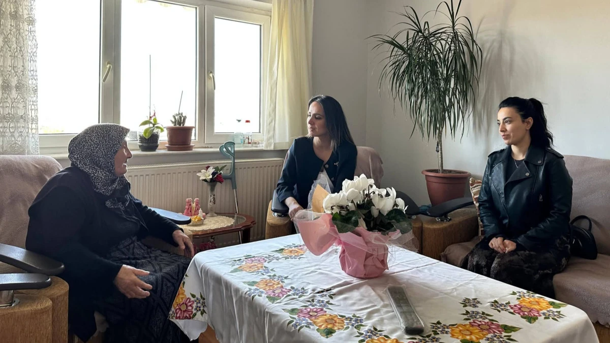 Şehit Annelerine D&uuml;nya Kadınlar G&uuml;n&uuml; Ziyareti