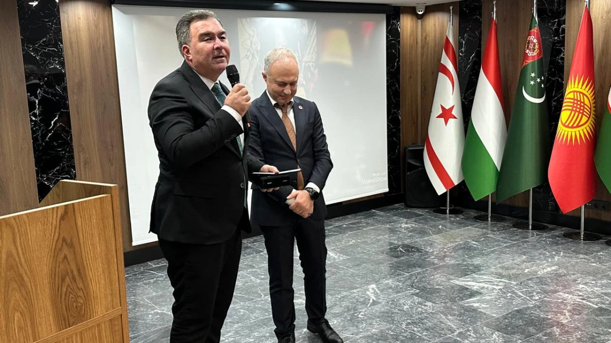 T&Uuml;RKSİT Başkanı Kemal Kurnaz&rsquo;a T&uuml;rk D&uuml;nyasına Hizmet &Ouml;d&uuml;l&uuml;